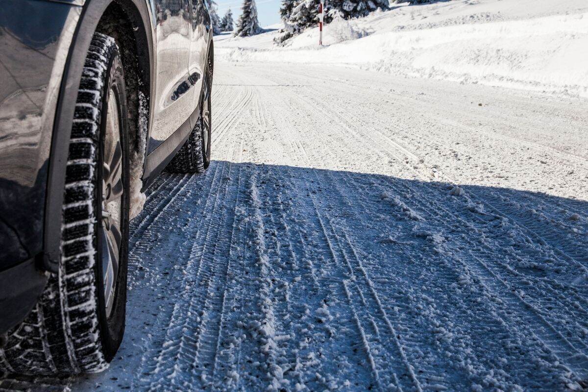 JD Auto Repair - When Should You Switch to Winter Tires?