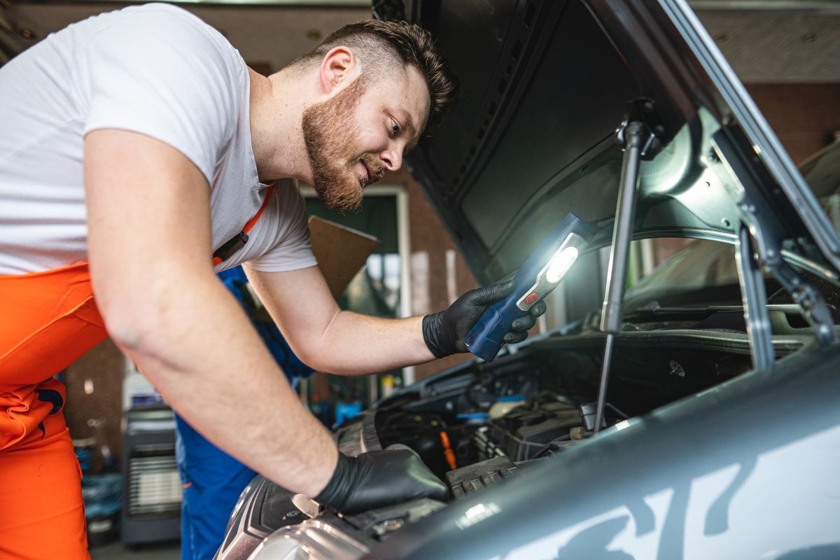 Read more about the article The Benefits of Regular Vehicle Inspections