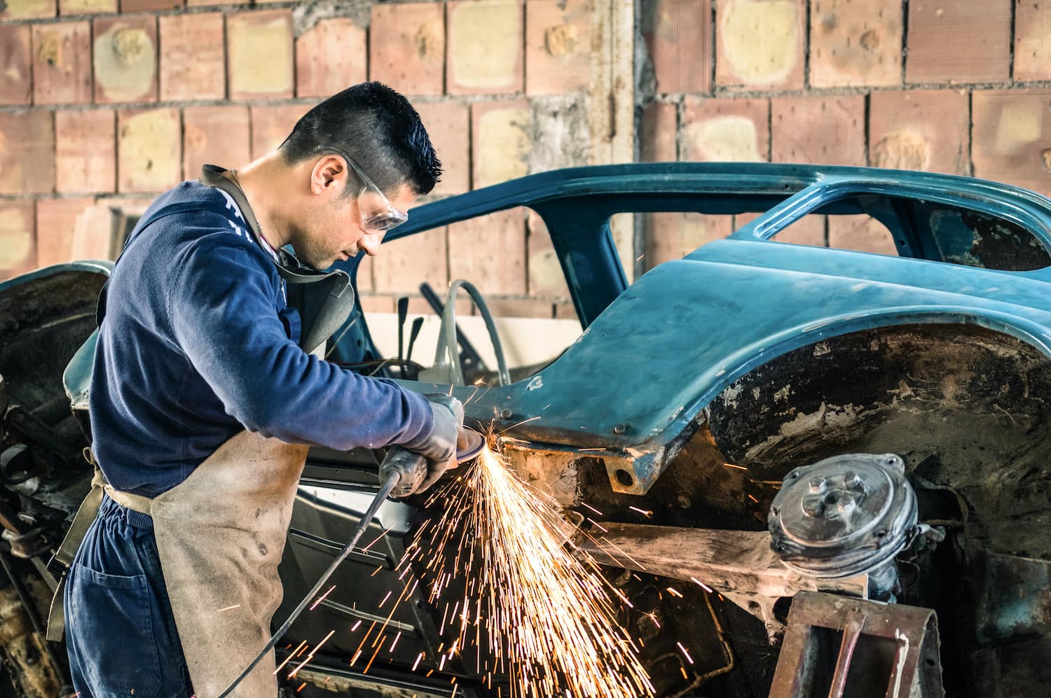 You are currently viewing What Goes into Full Restoration Services at JD’s Auto Restoration?